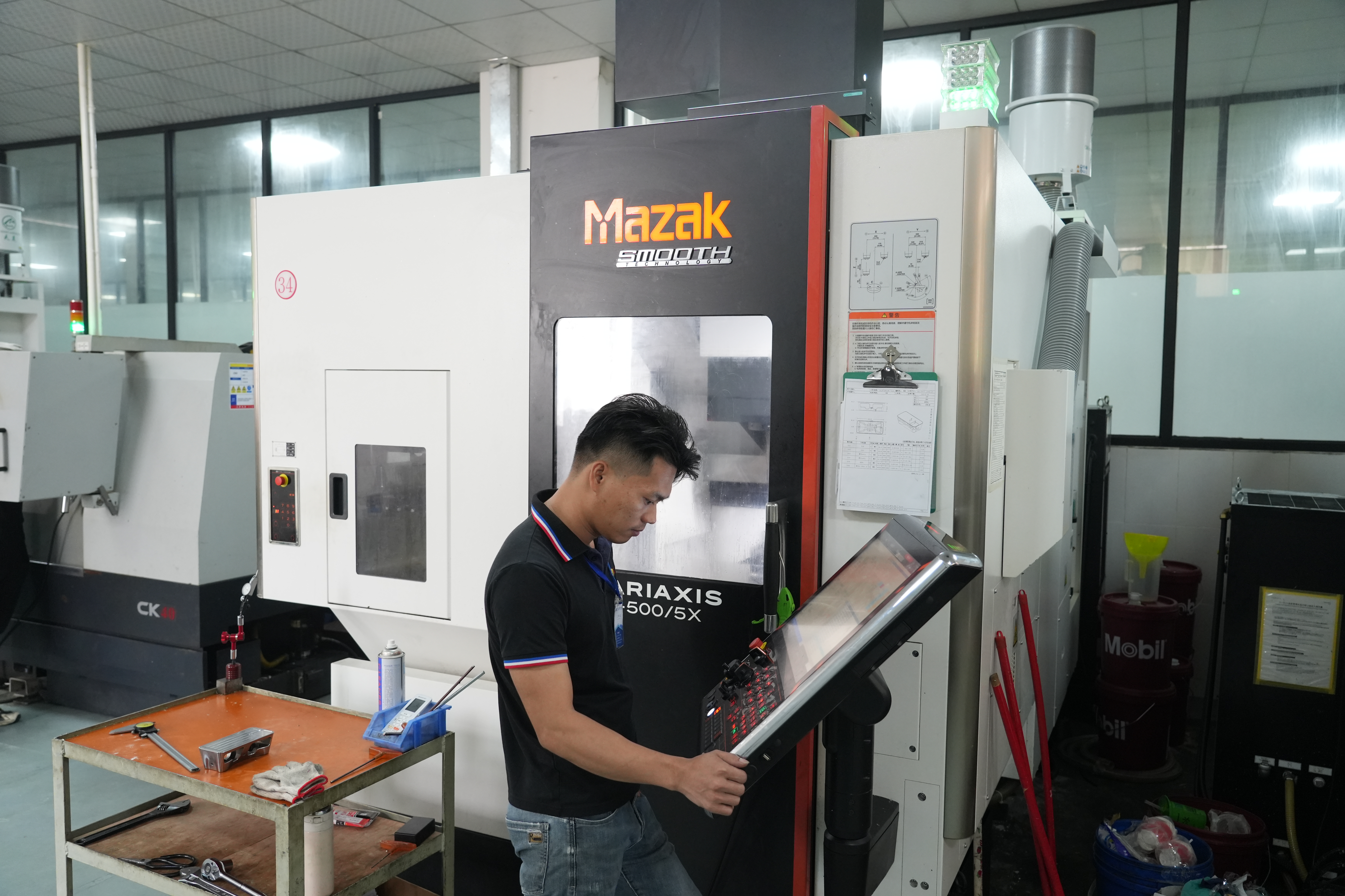 Five-axis CNC machining of complex aluminum robot structural parts for precision robotic applications.JPG
